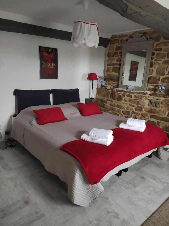 Chambres D'Hotes La Clef Des Champs Montpinchon Esterno foto