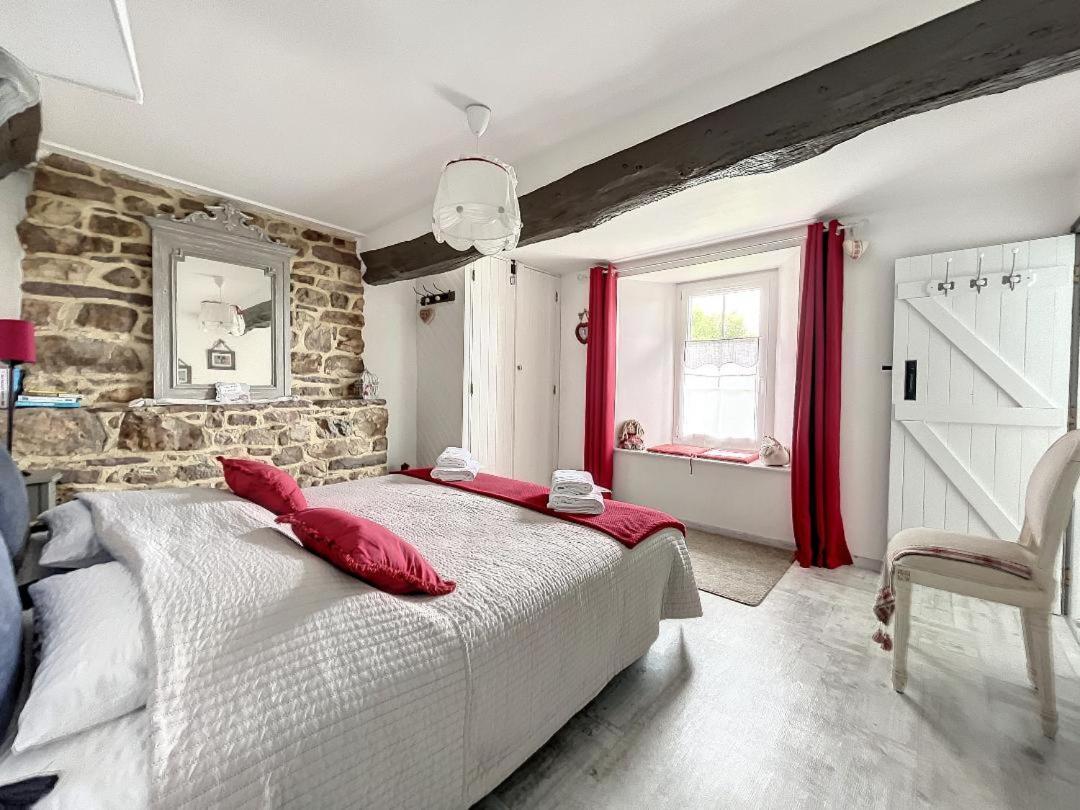 Chambres D'Hotes La Clef Des Champs Montpinchon Esterno foto