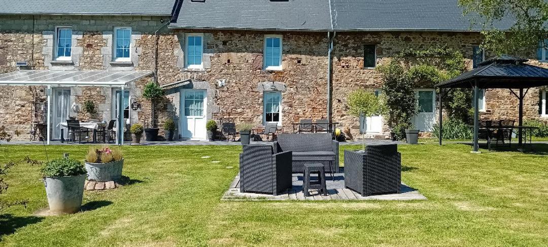 Chambres D'Hotes La Clef Des Champs Montpinchon Esterno foto