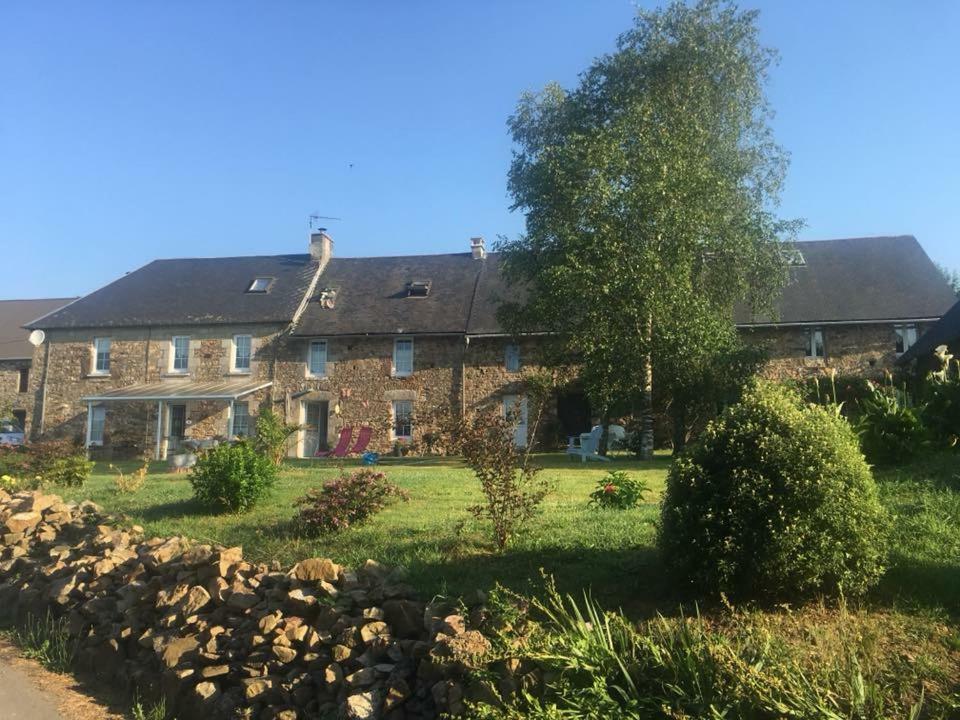 Chambres D'Hotes La Clef Des Champs Montpinchon Esterno foto